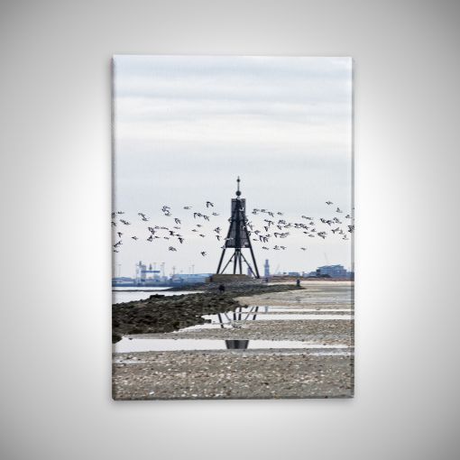 CuxPrint - Motiv: Kugelbake mit Vogelschwarm Hochformat | Leinwand Galerie Print