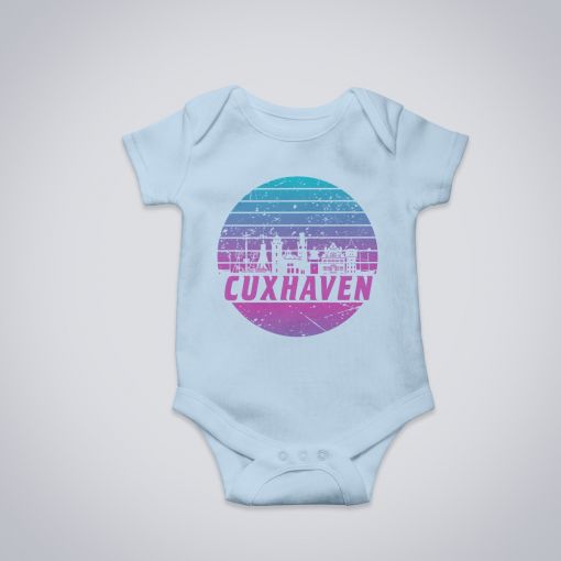 CuxBody - Motiv: Cuxhaven Skyline violett | BabyBody Jungs