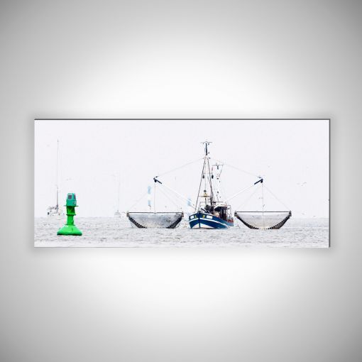 CuxPrint - Motiv: Fischkutter mit Rettungsboje Panorama | 3mm Alu-Dibond-Platte Galerie Print