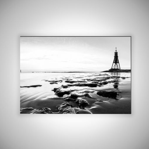 CuxPrint - Motiv: Kugelbake bei Ebbe schwarz weiß Querformat | 3mm Alu-Dibond-Platte Galerie Print