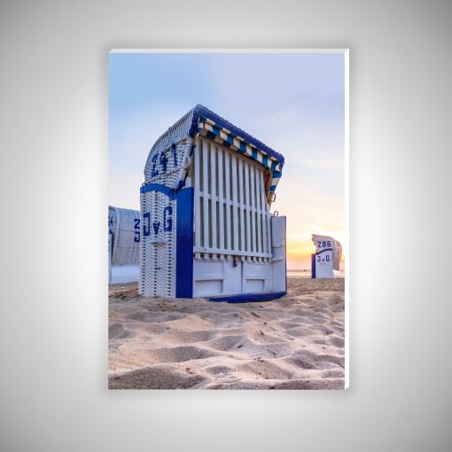 CuxPrint - Motiv: Strandkörbe im Sonnenaufgang Hochformat | Hartschaumplatte 10mm Galerie Print