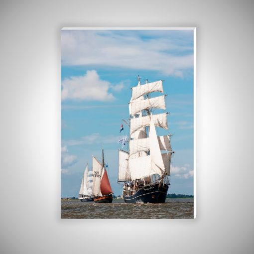 CuxPrint - Motiv: Segelschiffe auf der Nordsee Hochformat | Hartschaumplette 10mm Galerie Print