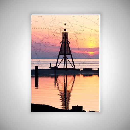 CuxPrint - Motiv: Kugelbake im Sonnenaufgang mit Seekarte Hochformat | Hartschaumplatte 10mm Galerie Print