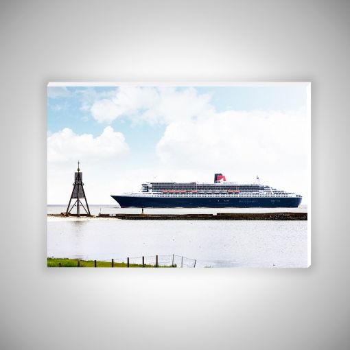 CuxPrint - Motiv: Kugelbake mit Queen Mary 2 | Hartschaumplatte 10mm Galerie Print